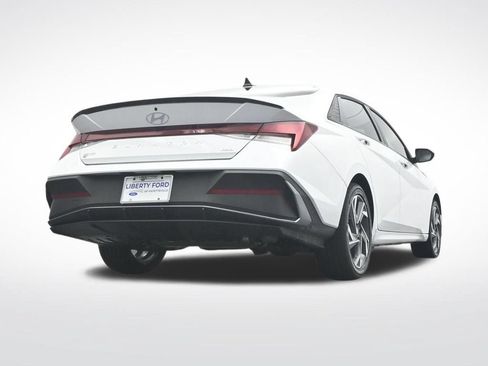 Used 2025 Hyundai Elantra SEL FWD image 44