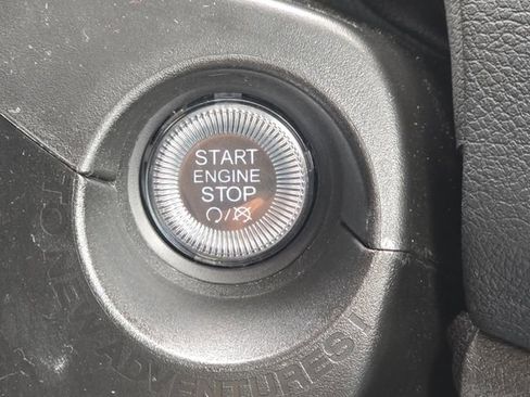 Used 2023 Jeep Renegade Latitude w/ Premium Group image 14