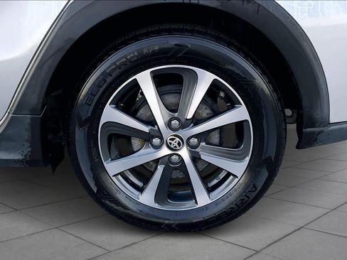 Used 2019 Toyota Prius C image 10