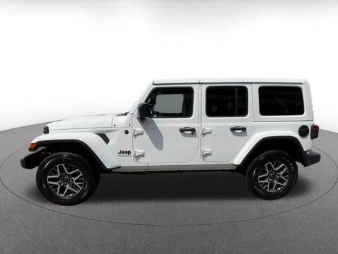 Used 2025 Jeep Wrangler Unlimited Sahara AWD/4WD image 8