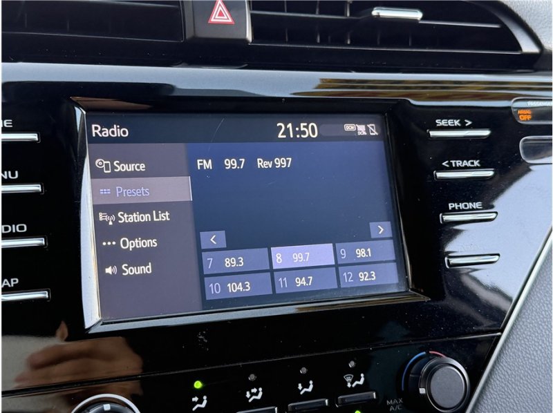 Used 2019 Toyota Camry LE FWD image 43