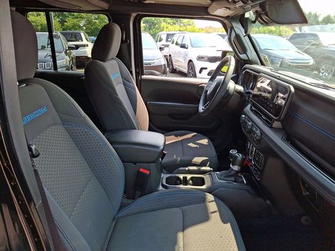 Used 2024 Jeep Wrangler Unlimited Rubicon 4xe w/ Convenience Group AWD/4WD image 12