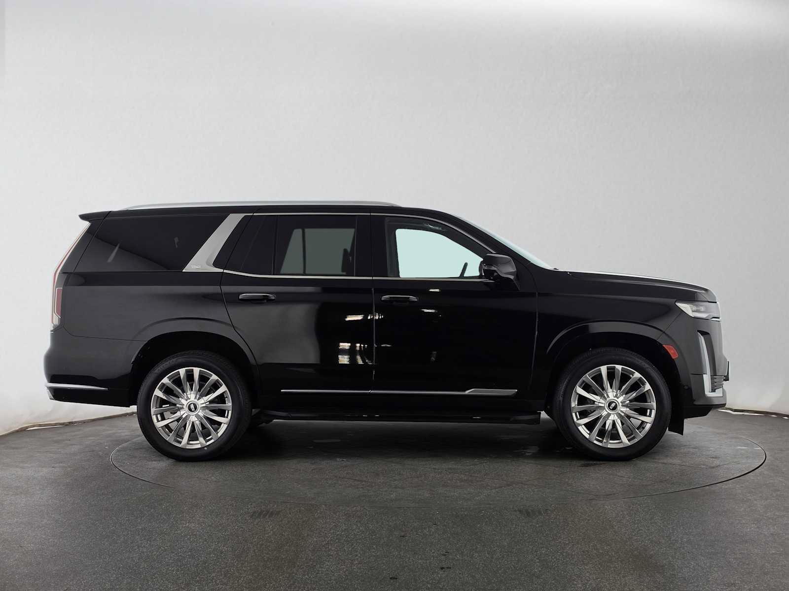 Used 2023 Cadillac Escalade Premium Luxury AWD/4WD image 2