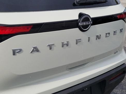 Used 2024 Nissan Pathfinder SV FWD image 10