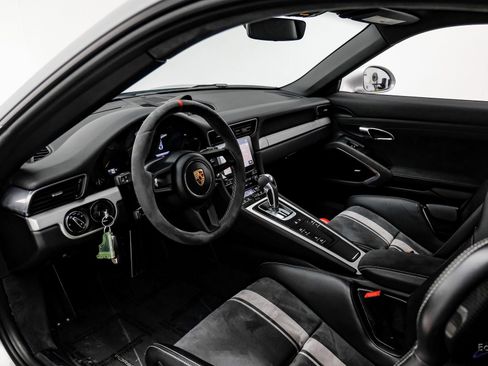 Used 2018 Porsche 911 GT3 w/ Sport Chrono Package image 32