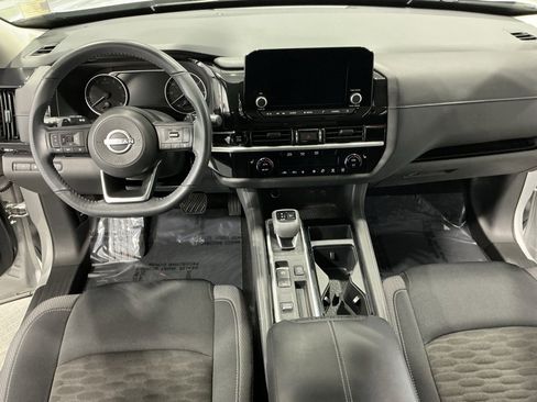 Used 2025 Nissan Pathfinder SV image 15