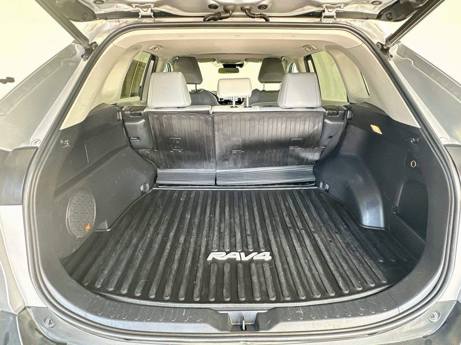 Used 2021 Toyota RAV4 XLE Premium AWD/4WD image 25