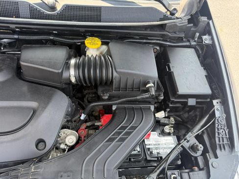 Used 2019 Chrysler Pacifica Touring-L FWD image 58