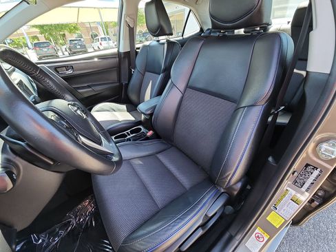 Used 2018 Toyota Corolla SE w/ SE Premium Package FWD image 13