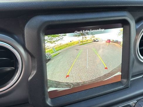 Used 2022 Jeep Wrangler Unlimited Rubicon 4xe w/ Cold Weather Group AWD/4WD image 15