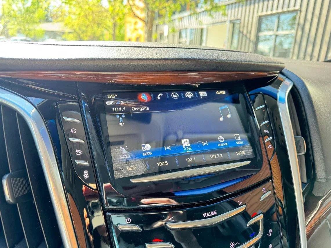 Used 2019 Cadillac Escalade ESV Premium Luxury AWD/4WD image 16