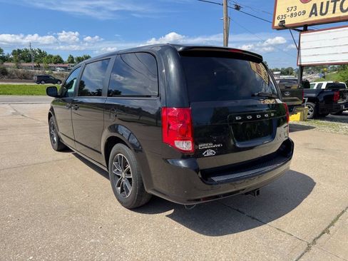 Used 2018 Dodge Grand Caravan SE FWD image 5