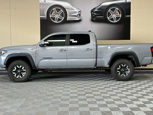 Used 2019 Toyota Tacoma TRD Off-Road w/ Technology Package AWD/4WD image 7
