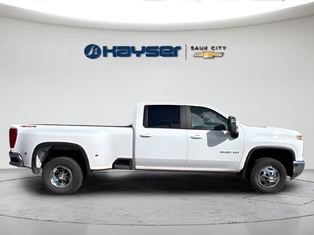 Used 2026 Chevrolet Silverado 3500 LT AWD/4WD image 3