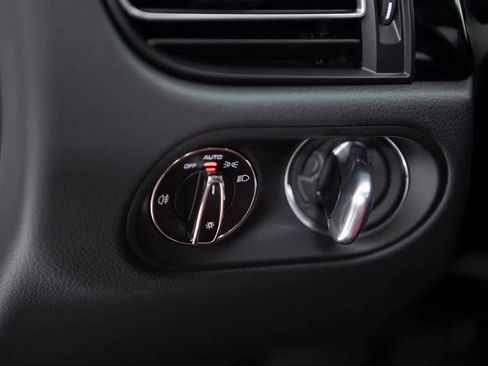 Certified 2025 Porsche Macan image 21