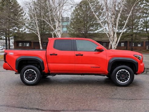 Used 2024 Toyota Tacoma TRD Off-Road image 4