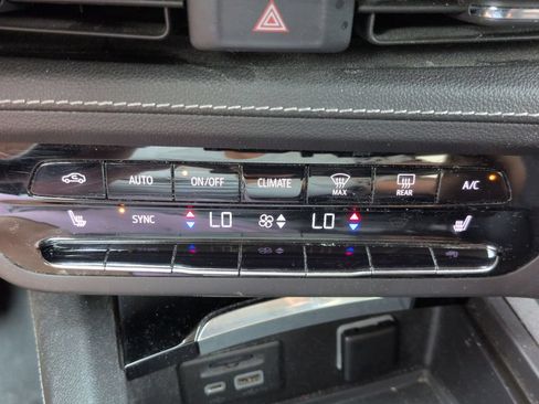 Used 2021 Buick Envision Essence w/ Technology Package I AWD/4WD image 15