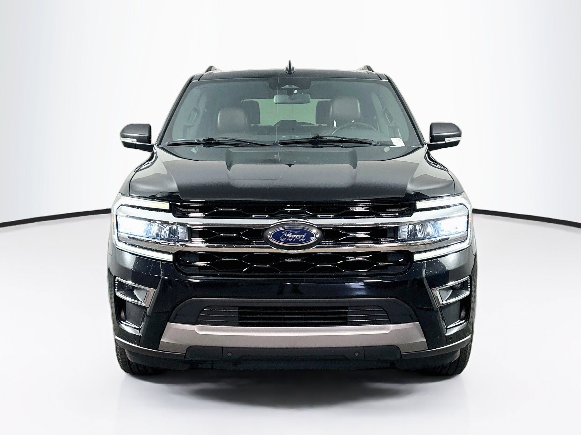 Used 2024 Ford Expedition Limited AWD/4WD image 2