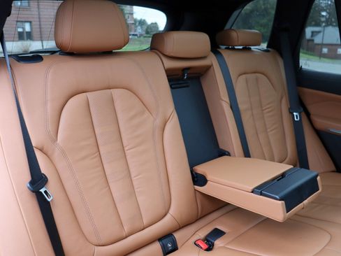 Used 2019 BMW X5 xDrive40i w/ Convenience Package AWD/4WD image 16