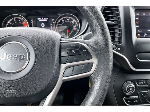 Used 2019 Jeep Cherokee Latitude w/ Popular Appearance Group AWD/4WD image 12