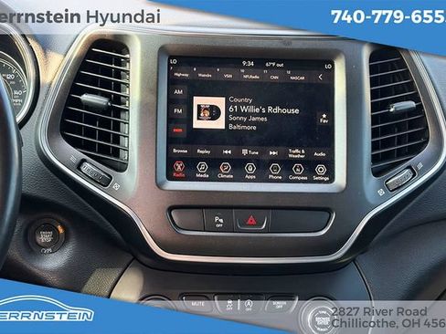 Used 2019 Jeep Cherokee Trailhawk AWD/4WD image 9