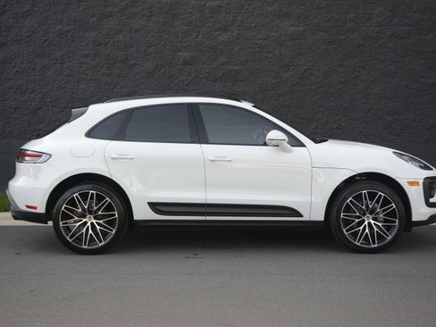 Certified 2026 Porsche Macan AWD/4WD image 8