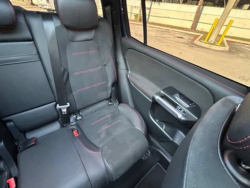 Used 2023 Mercedes-Benz GLB 250 image 14