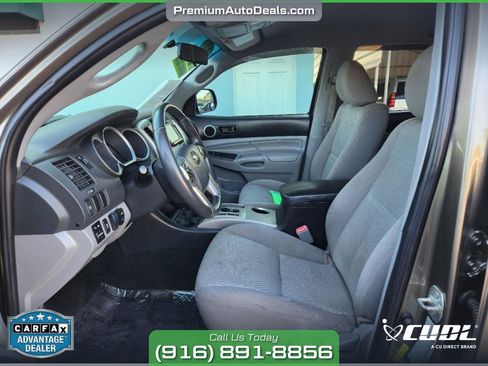 Used 2014 Toyota Tacoma PreRunner image 9