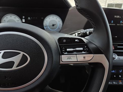 Used 2025 Hyundai Elantra SEL FWD image 26
