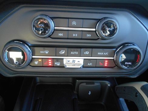 New 2025 Ford Bronco Badlands w/ Sasquatch Package image 39