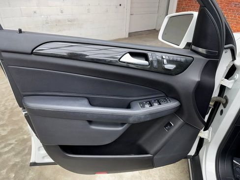 Used 2019 Mercedes-Benz GLE 400 4MATIC image 10