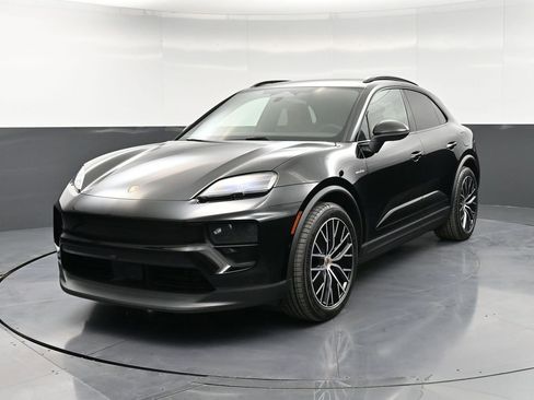 New 2026 Porsche Macan 4 Electric image 6