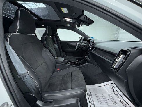 Used 2023 Volvo XC40 Recharge Ultimate image 6