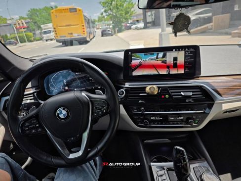Used 2021 BMW 530e xDrive w/ Executive Package AWD/4WD image 14