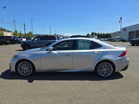 Used 2017 Lexus IS 200t RWD image 2