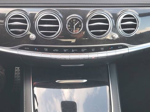 Used 2019 Mercedes-Benz S 560 Sedan image 15