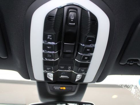Used 2017 Porsche Macan S AWD/4WD image 20