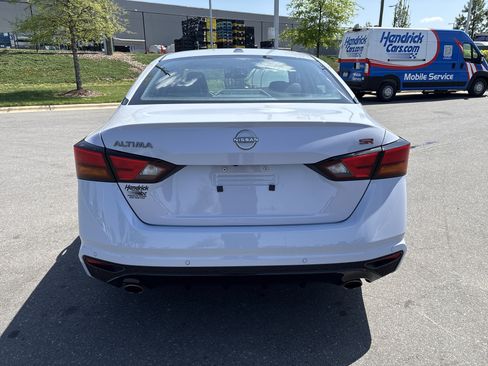 Used 2024 Nissan Altima 2.5 SR image 8