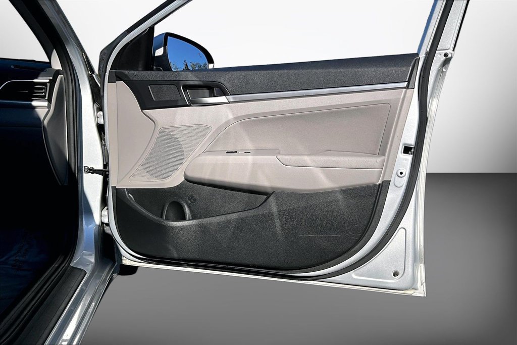 Used 2020 Hyundai Elantra SEL FWD image 30