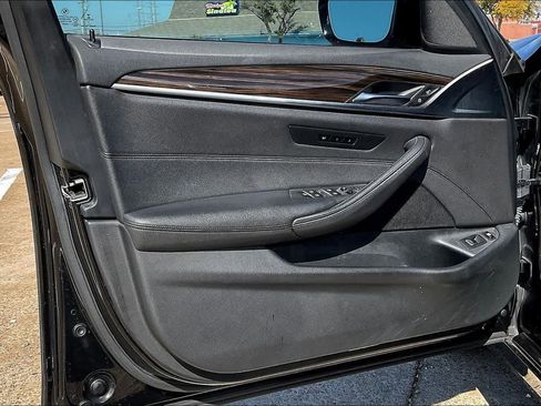 Used 2018 BMW 530e image 27