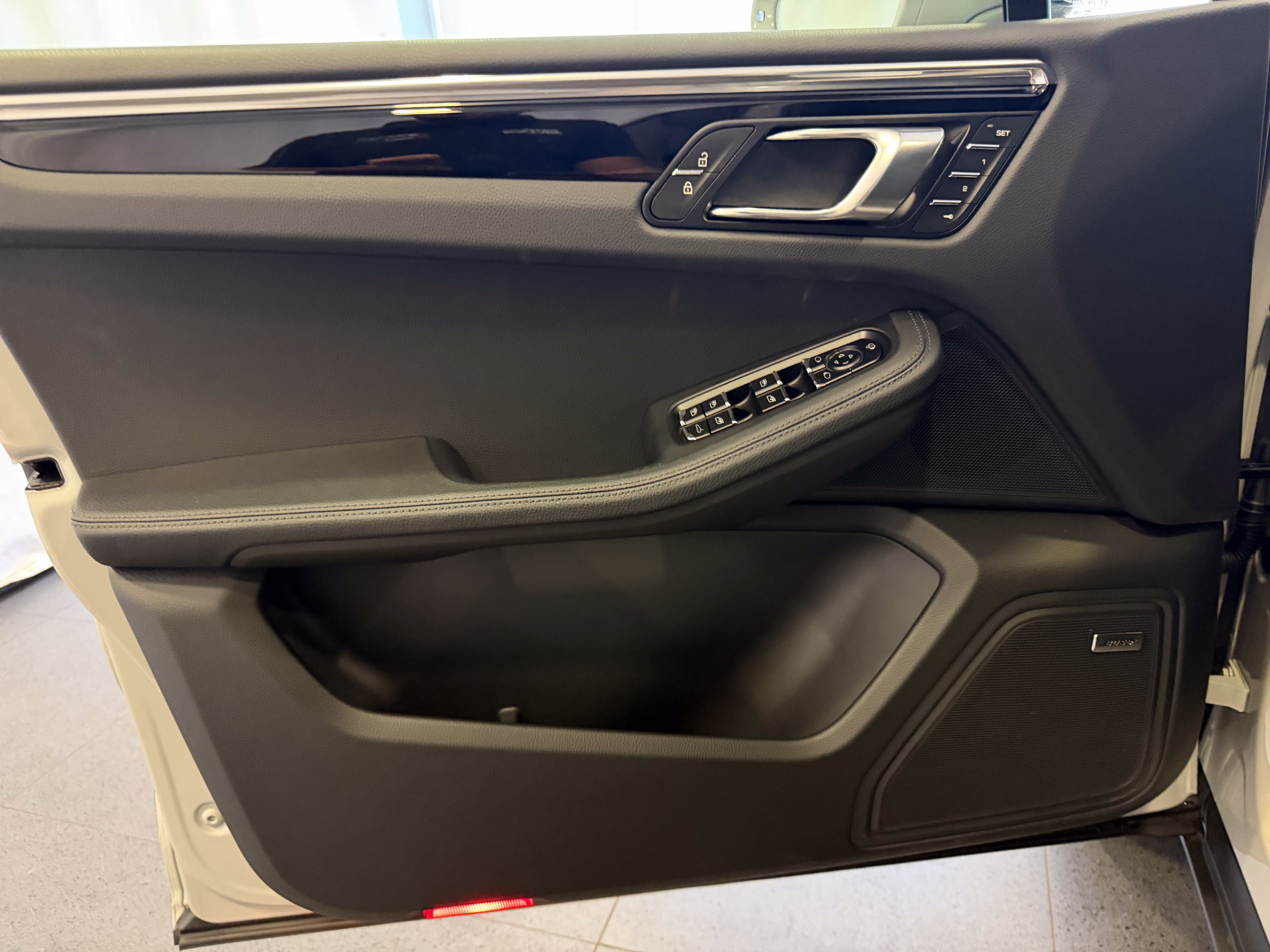 Certified 2026 Porsche Macan AWD/4WD image 15