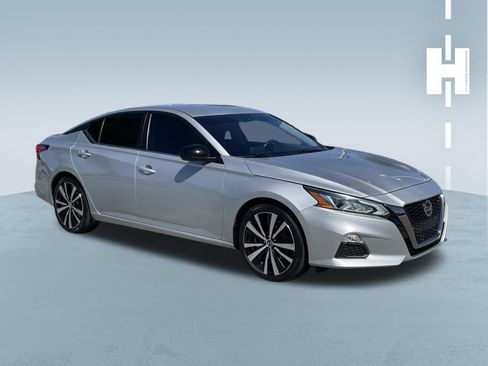Used 2022 Nissan Altima 2.5 SR FWD image 1