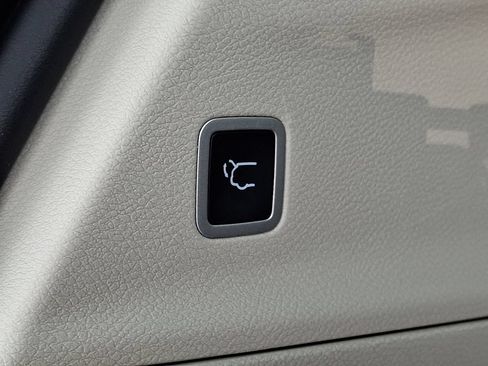 Certified 2023 Chrysler Voyager LX FWD image 29