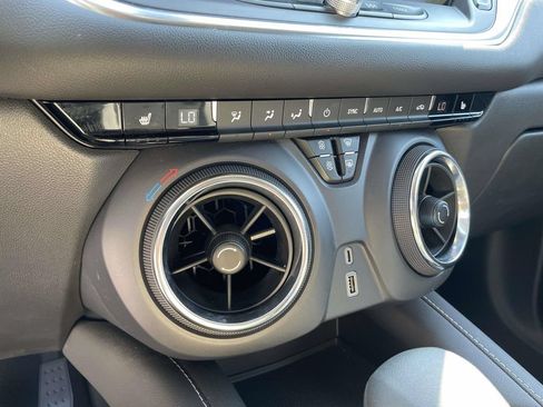 Used 2025 Chevrolet Blazer LT FWD image 25