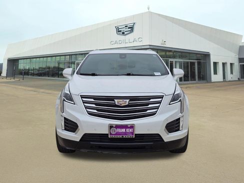 Used 2017 Cadillac XT5 Premium Luxury FWD image 2