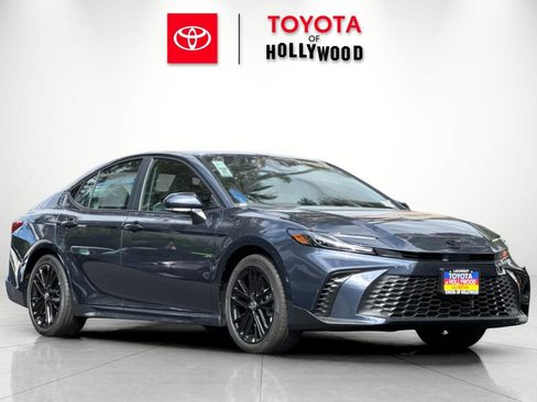 New 2026 Toyota Camry SE FWD image 1