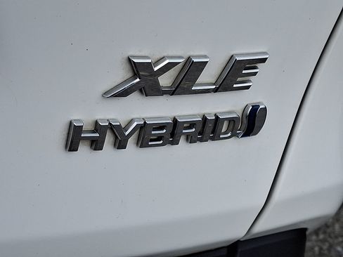 Used 2021 Toyota RAV4 XLE AWD/4WD image 30