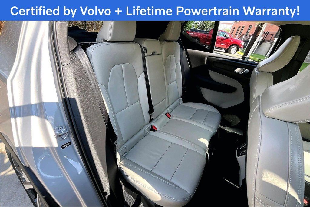 Used 2024 Volvo XC40 B5 Plus AWD/4WD image 37