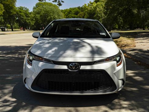 Used 2022 Toyota Corolla LE FWD image 3