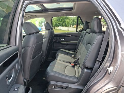 Certified 2023 Honda Pilot Touring image 11